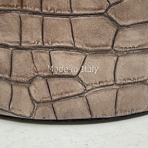 Pratesi Firenze Round Cinch Leather Bucket Bag - Picture 14 of 16